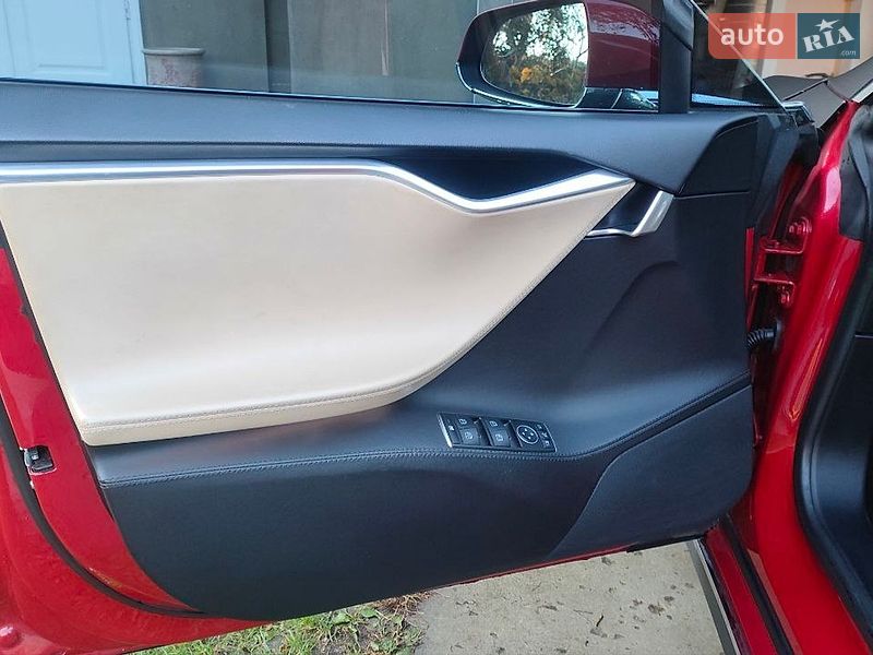 Лифтбек Tesla Model S 2013 в Бучаче
