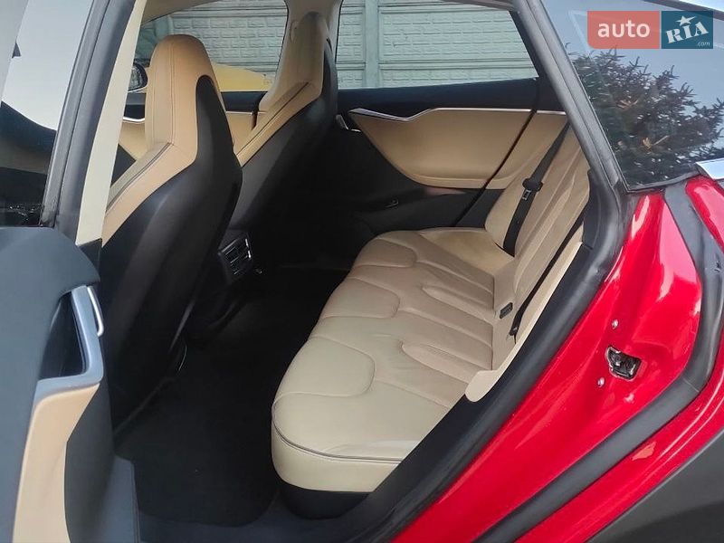 Лифтбек Tesla Model S 2013 в Бучаче