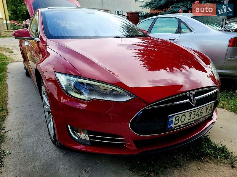 Лифтбек Tesla Model S 2013 в Бучаче