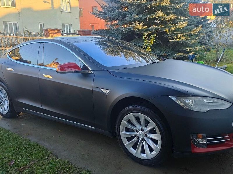Лифтбек Tesla Model S 2013 в Бучаче