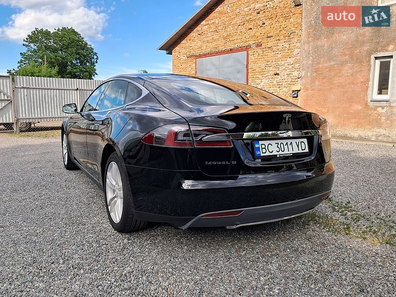Лифтбек Tesla Model S 2014 в Радехове