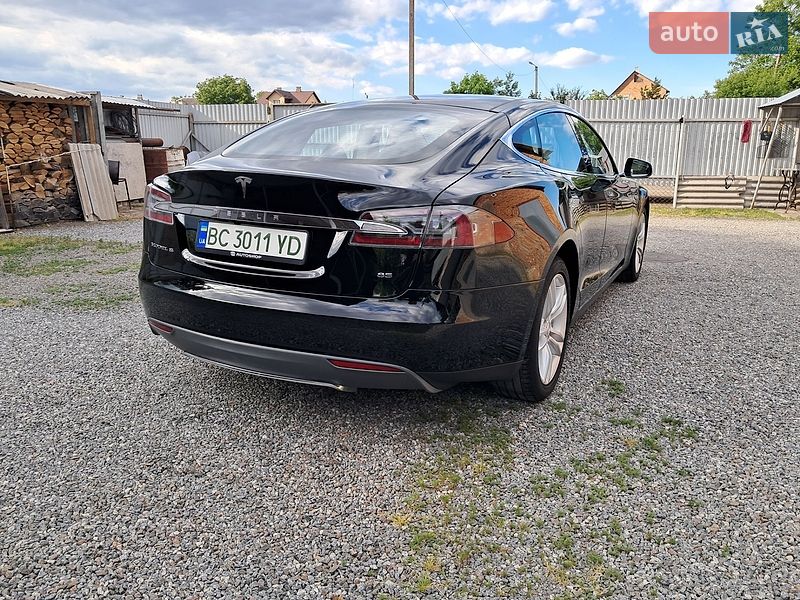 Лифтбек Tesla Model S 2014 в Радехове