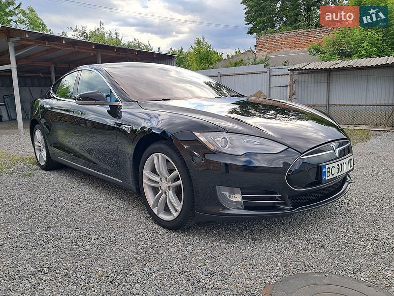 Лифтбек Tesla Model S 2014 в Радехове