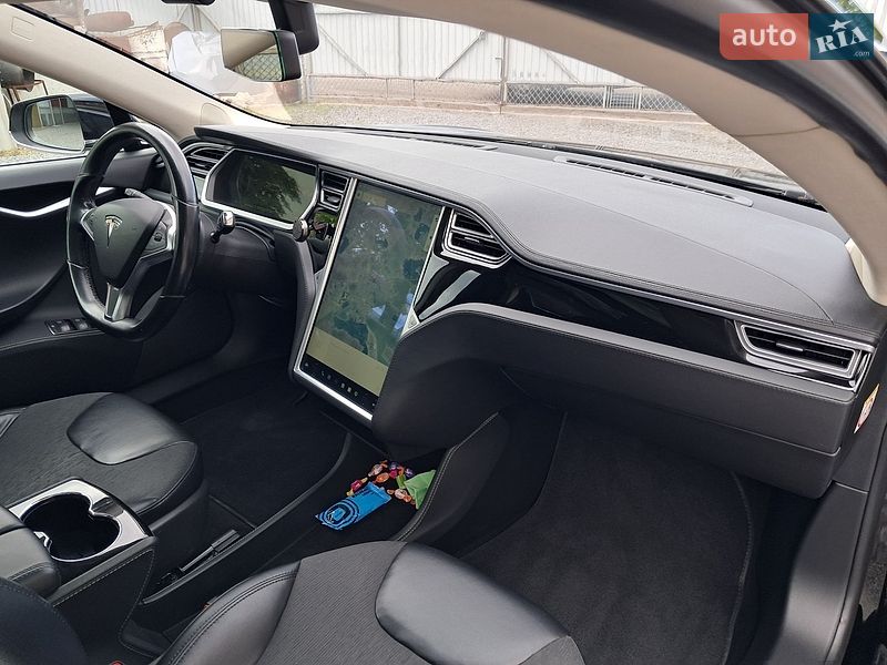 Лифтбек Tesla Model S 2014 в Радехове
