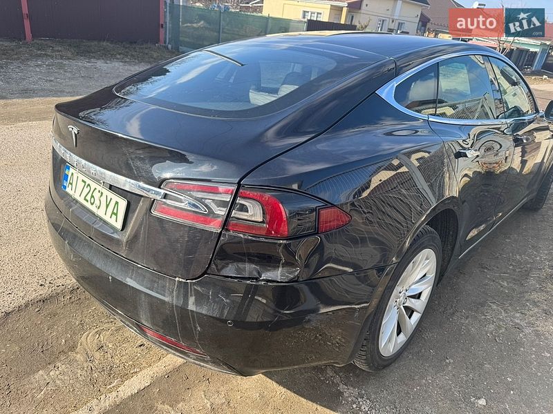 Лифтбек Tesla Model S 2017 в Киеве