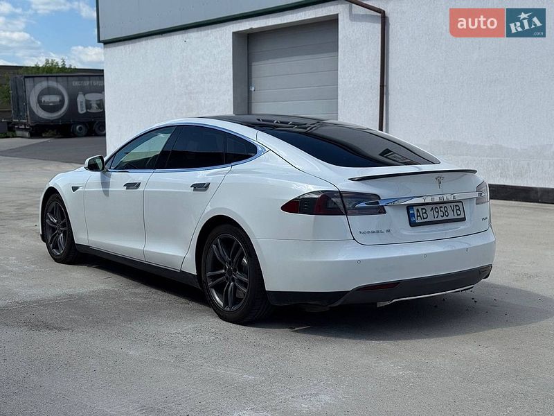 Ліфтбек Tesla Model S 2014 в Вінниці