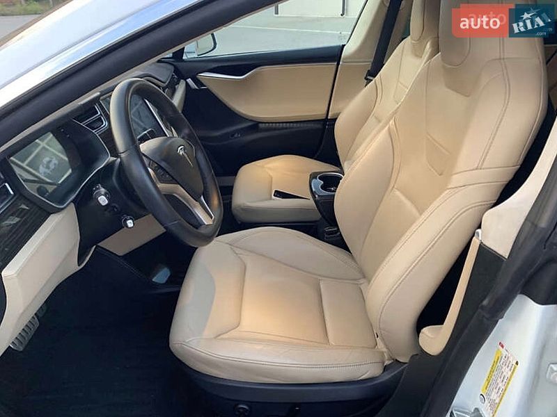 Лифтбек Tesla Model S 2015 в Бершади