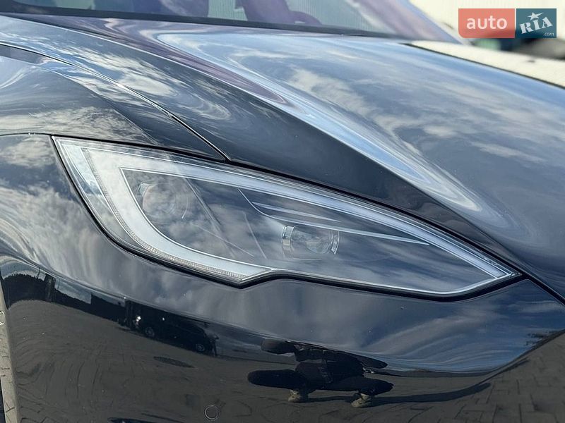 Лифтбек Tesla Model S 2022 в Брошневе-Осаде