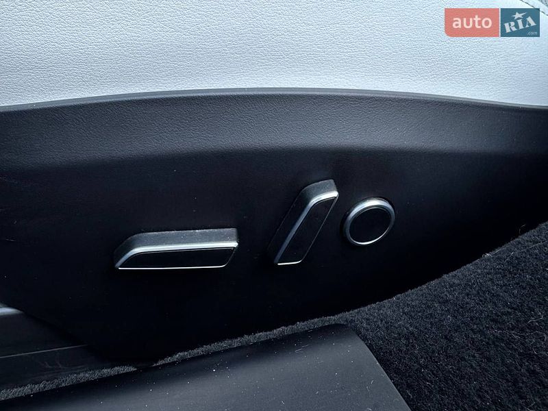 Лифтбек Tesla Model S 2022 в Брошневе-Осаде
