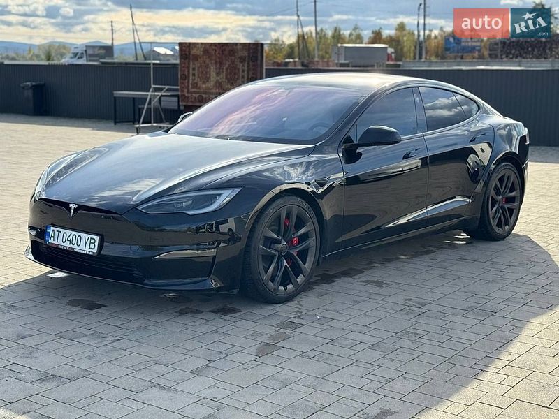 Лифтбек Tesla Model S 2022 в Брошневе-Осаде