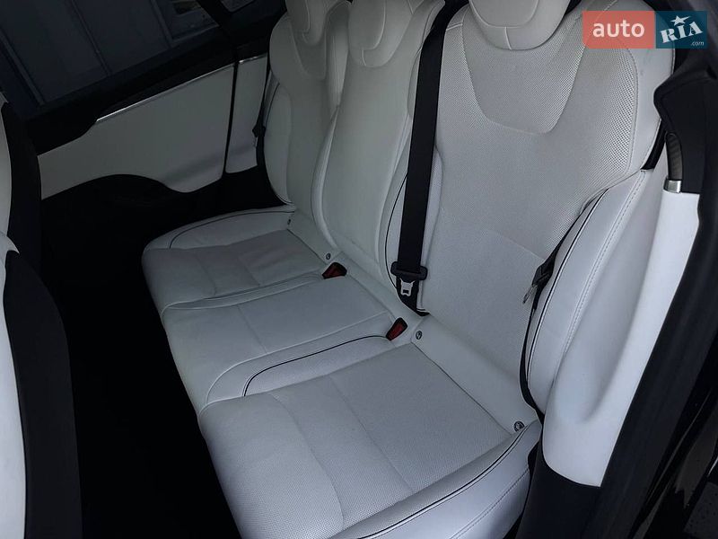 Лифтбек Tesla Model S 2022 в Брошневе-Осаде