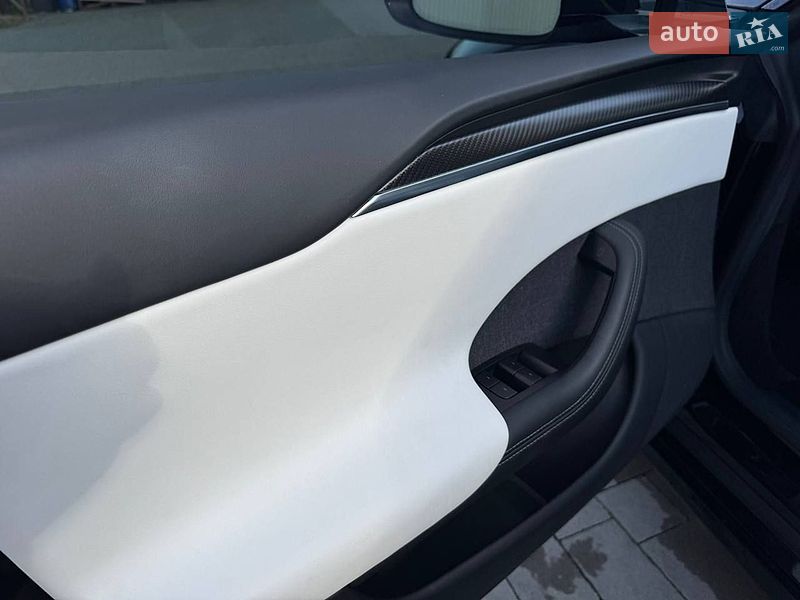 Лифтбек Tesla Model S 2022 в Брошневе-Осаде