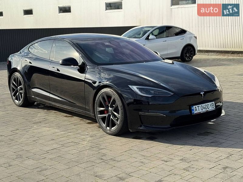 Лифтбек Tesla Model S 2022 в Брошневе-Осаде