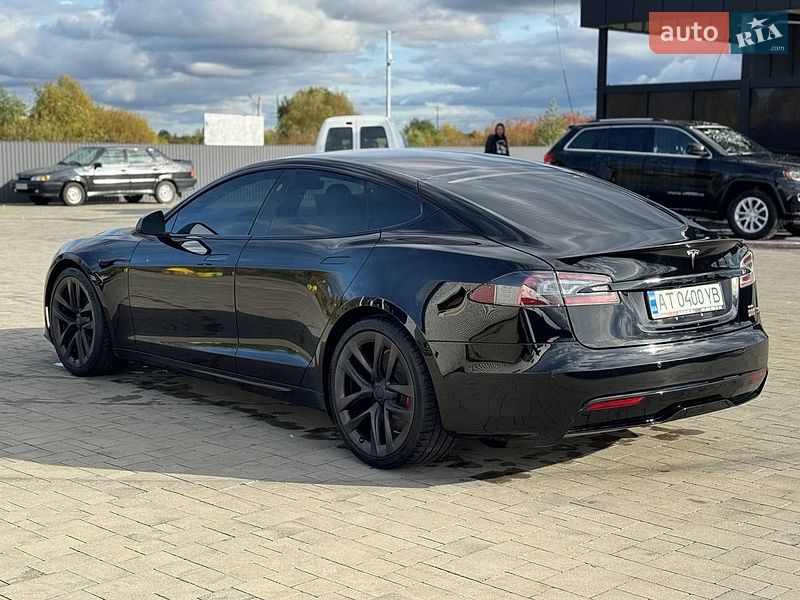 Лифтбек Tesla Model S 2022 в Брошневе-Осаде