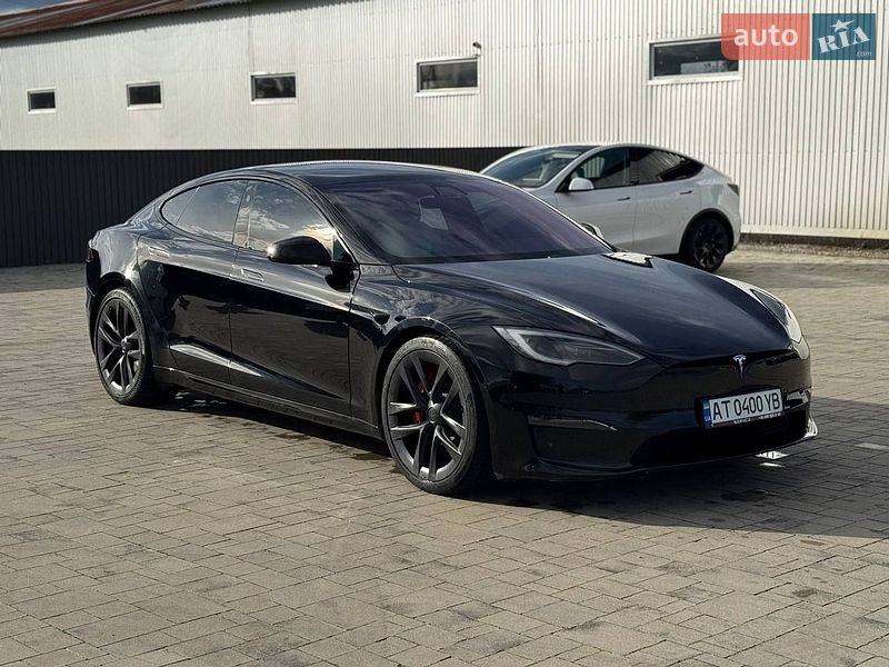 Лифтбек Tesla Model S 2022 в Брошневе-Осаде
