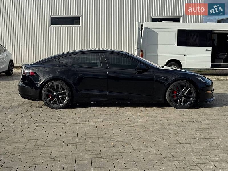 Лифтбек Tesla Model S 2022 в Брошневе-Осаде