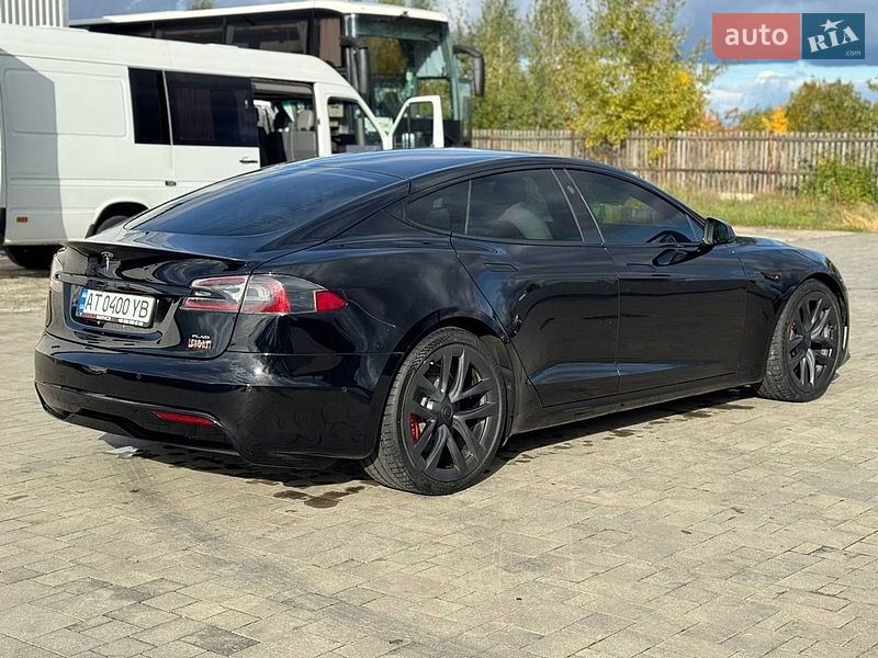 Лифтбек Tesla Model S 2022 в Брошневе-Осаде