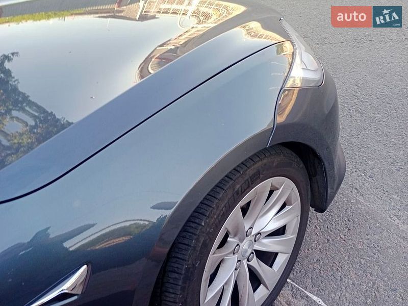 Ліфтбек Tesla Model S 2017 в Одесі