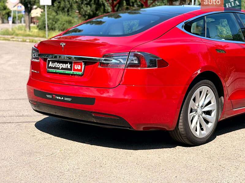 Лифтбек Tesla Model S 2017 в Киеве