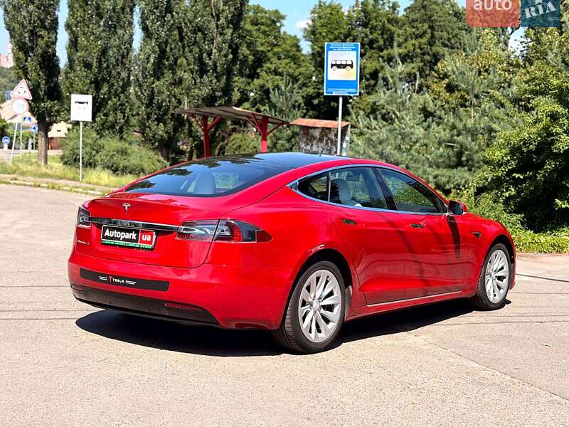 Лифтбек Tesla Model S 2017 в Киеве