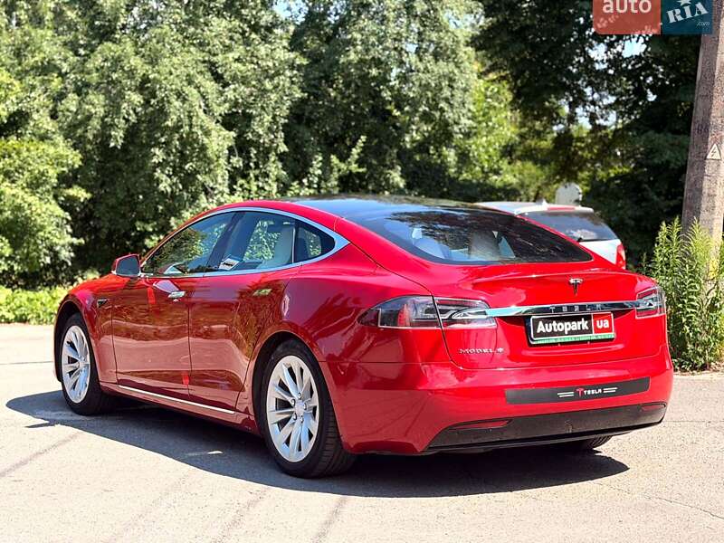 Лифтбек Tesla Model S 2017 в Киеве