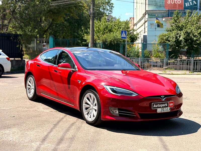 Лифтбек Tesla Model S 2017 в Киеве