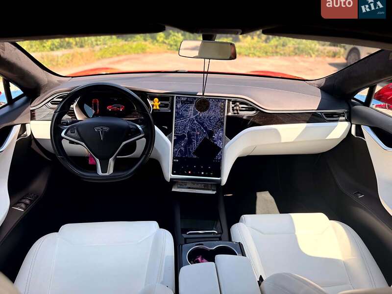 Лифтбек Tesla Model S 2017 в Киеве