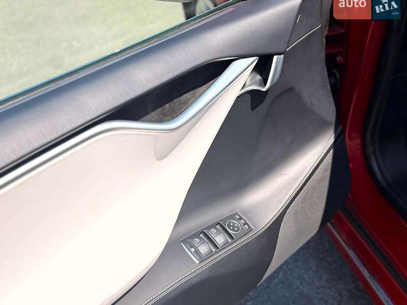 Лифтбек Tesla Model S 2017 в Киеве