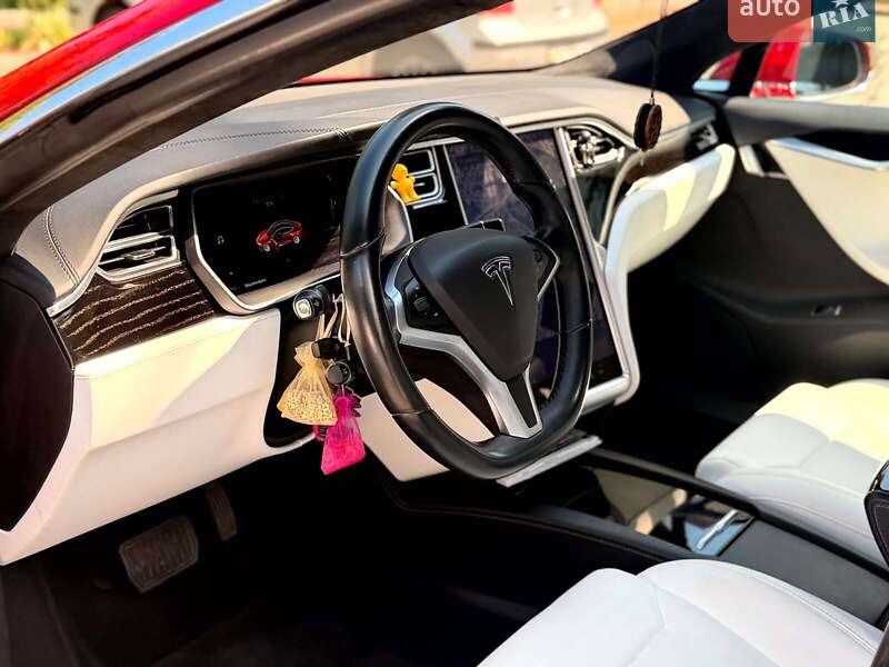 Лифтбек Tesla Model S 2017 в Киеве