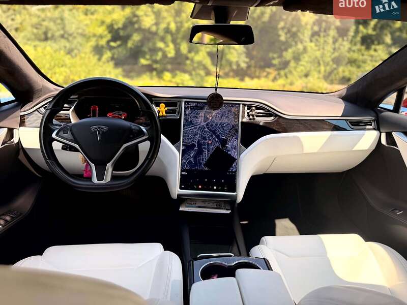Лифтбек Tesla Model S 2017 в Киеве