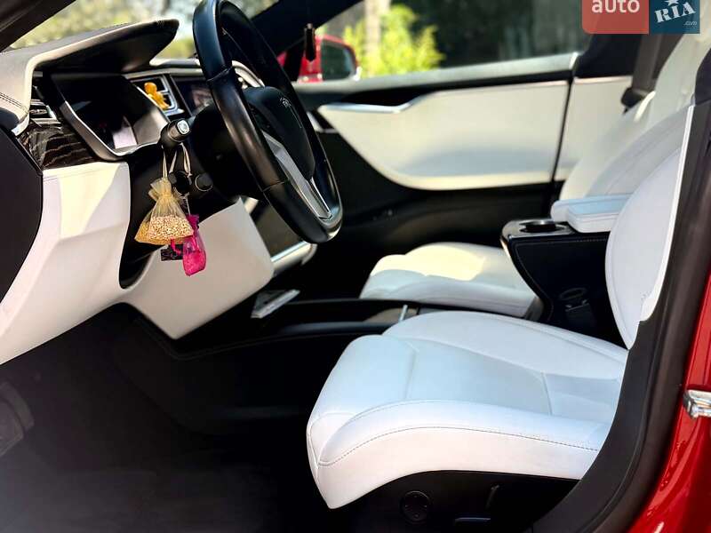 Лифтбек Tesla Model S 2017 в Киеве