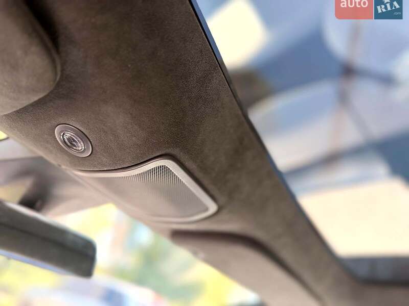 Лифтбек Tesla Model S 2017 в Киеве