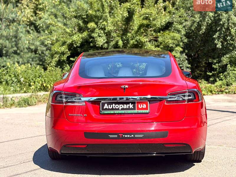 Лифтбек Tesla Model S 2017 в Киеве