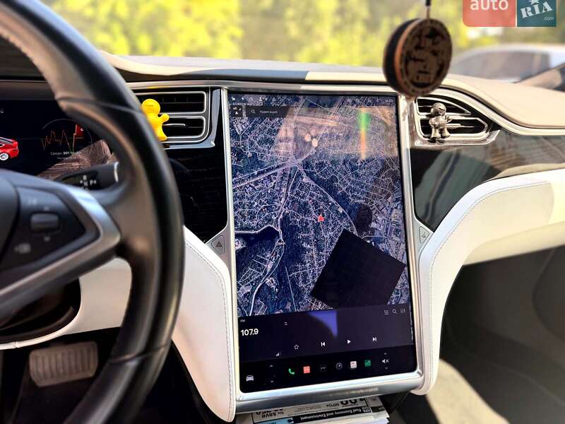 Лифтбек Tesla Model S 2017 в Киеве
