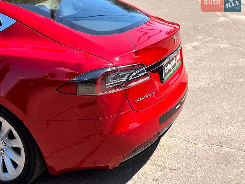 Лифтбек Tesla Model S 2017 в Киеве