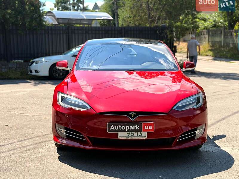 Лифтбек Tesla Model S 2017 в Киеве