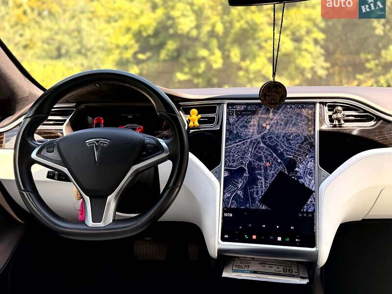 Лифтбек Tesla Model S 2017 в Киеве
