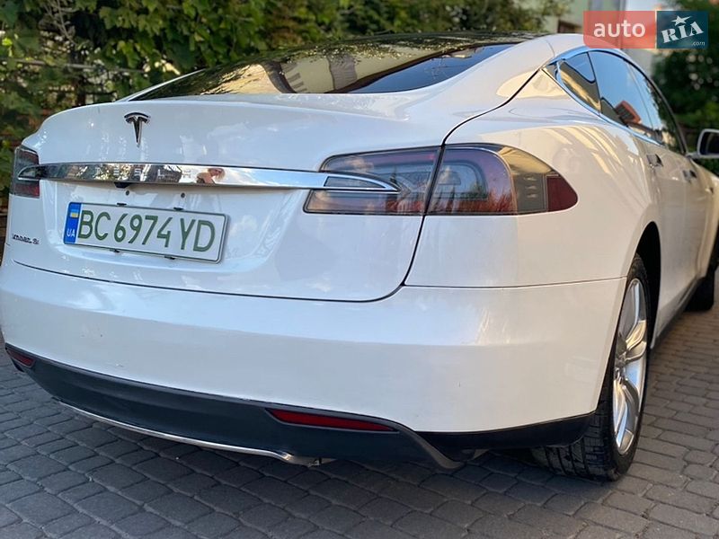 Лифтбек Tesla Model S 2013 в Львове