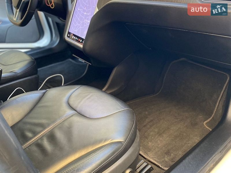 Лифтбек Tesla Model S 2013 в Львове