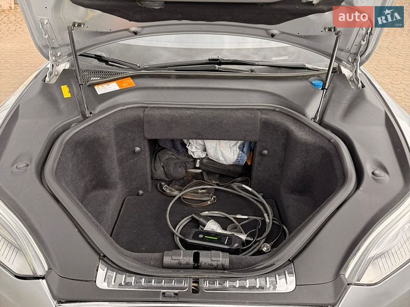 Лифтбек Tesla Model S 2013 в Ивано-Франковске
