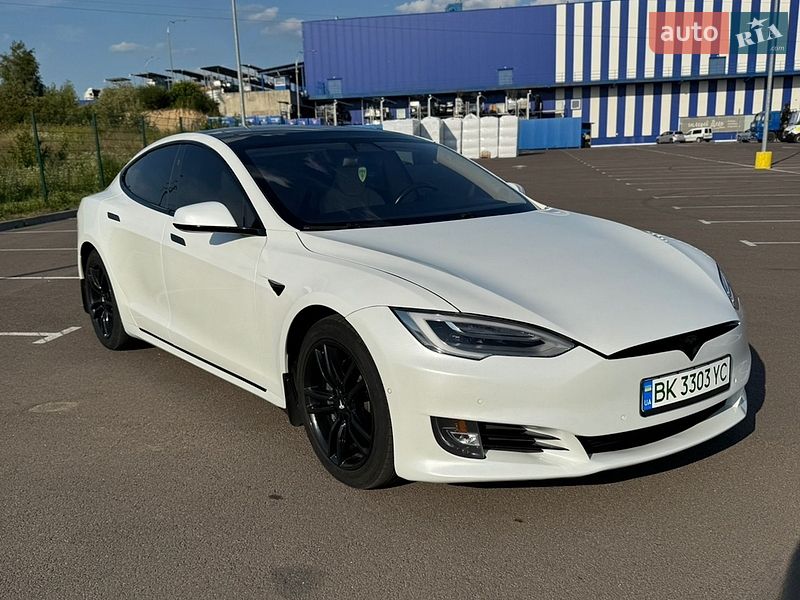 Лифтбек Tesla Model S 2017 в Ровно