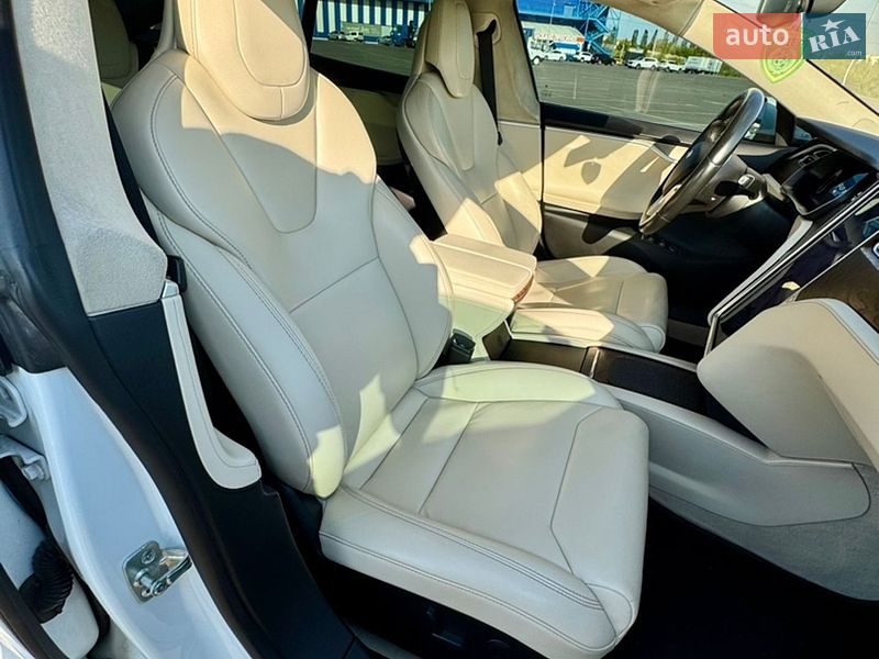 Лифтбек Tesla Model S 2017 в Ровно