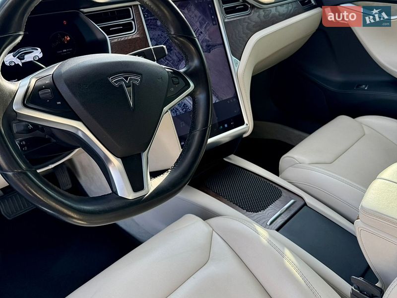 Лифтбек Tesla Model S 2017 в Ровно