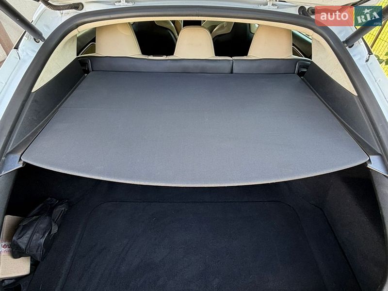 Лифтбек Tesla Model S 2015 в Житомире