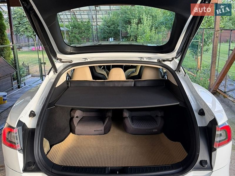 Лифтбек Tesla Model S 2015 в Житомире