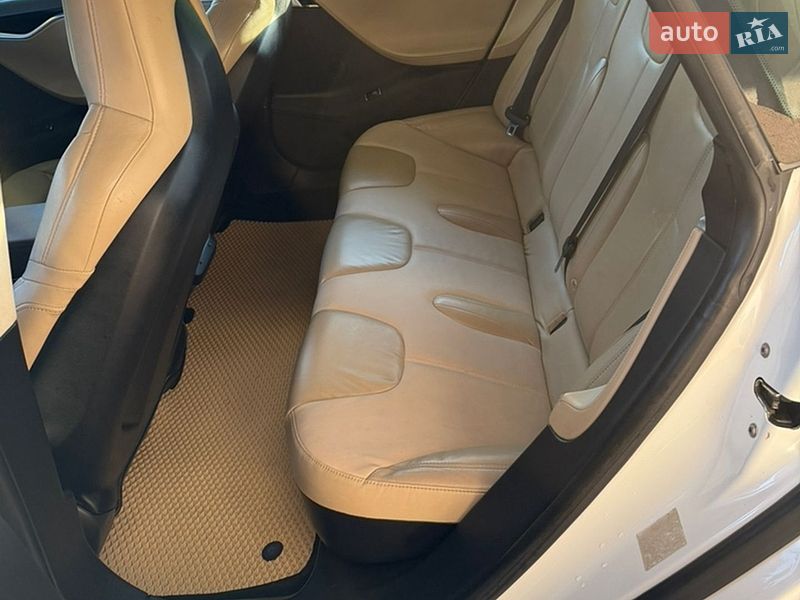 Лифтбек Tesla Model S 2015 в Житомире
