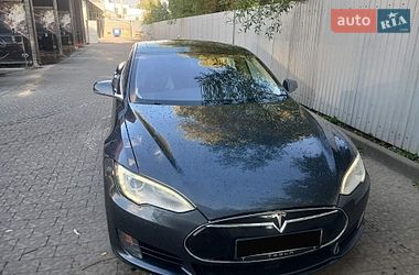 Лифтбек Tesla Model S 2016 в Львове