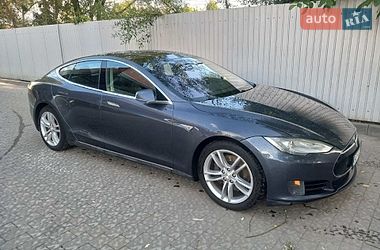 Лифтбек Tesla Model S 2016 в Львове