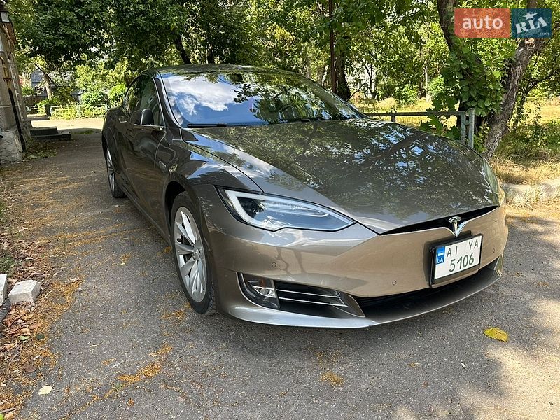 Tesla Model S 2016