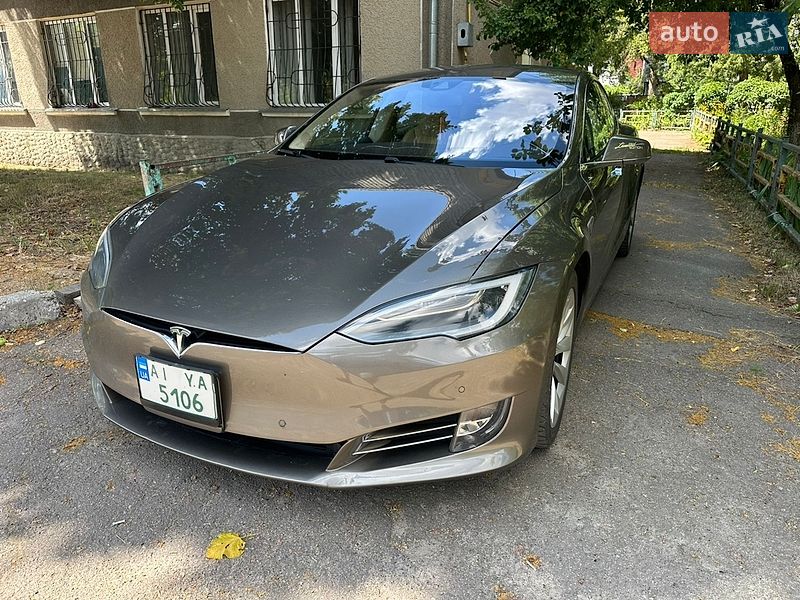 Лифтбек Tesla Model S 2016 в Житомире